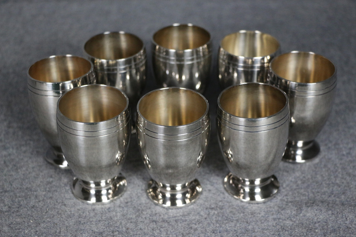 Huit coquetiers ou gobelets en métal argenté orfèvre Ravinet-d’Enfert vers 1925 