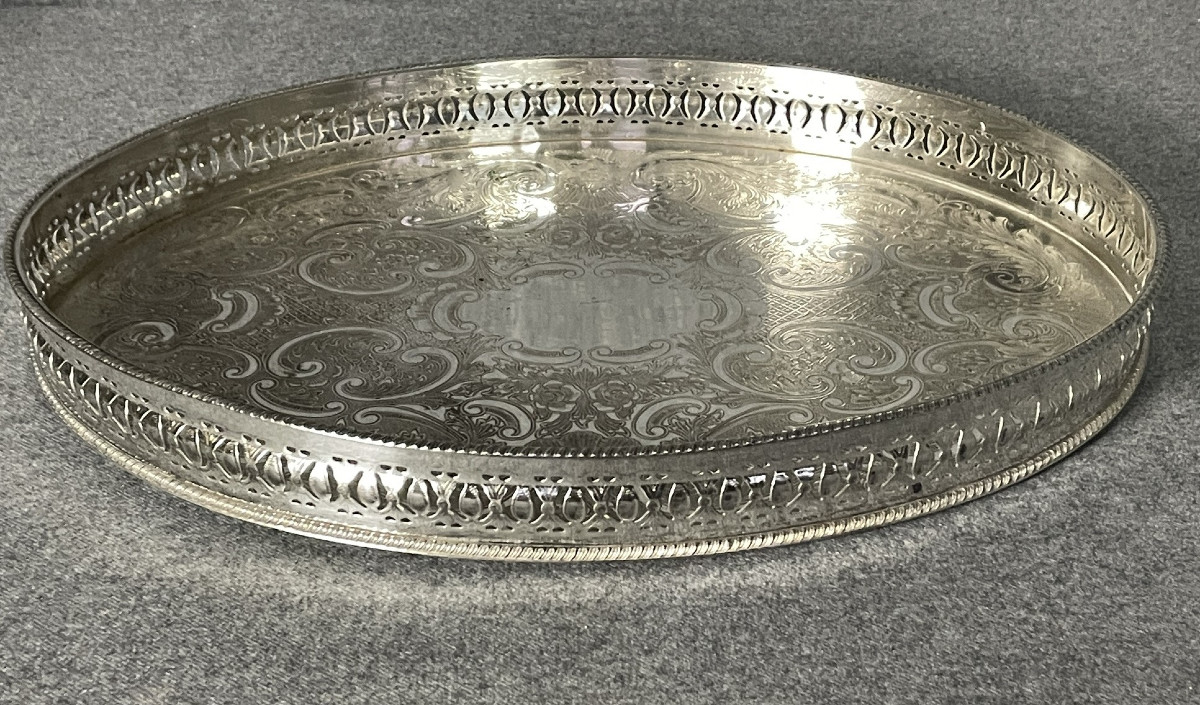 Plateau à thé, surtout,  en argent anglais gravé d’arabesques début XXème 
