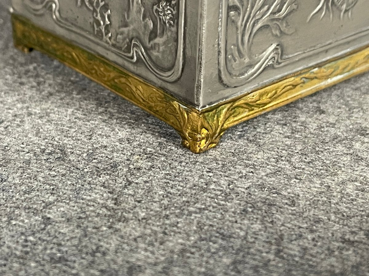 Coffret du parfum MAR DEL PLATA en métal doré et argent, signé DELETTREZ en 1910.-photo-2