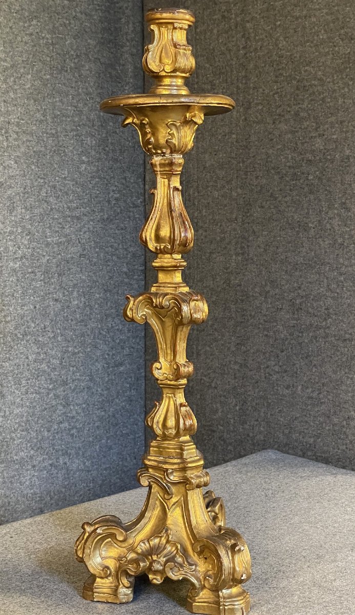 Grande torchère, pique cierge, flambeau, chandelier, en bois sculpté doré début XVIIIème siècle-photo-1
