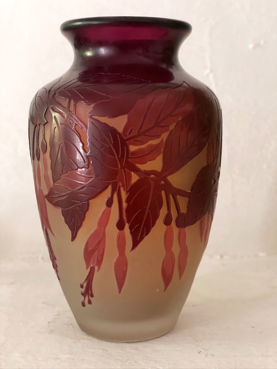 Vase Gallé rouge et jaune à décor de fuchsia royal-photo-3