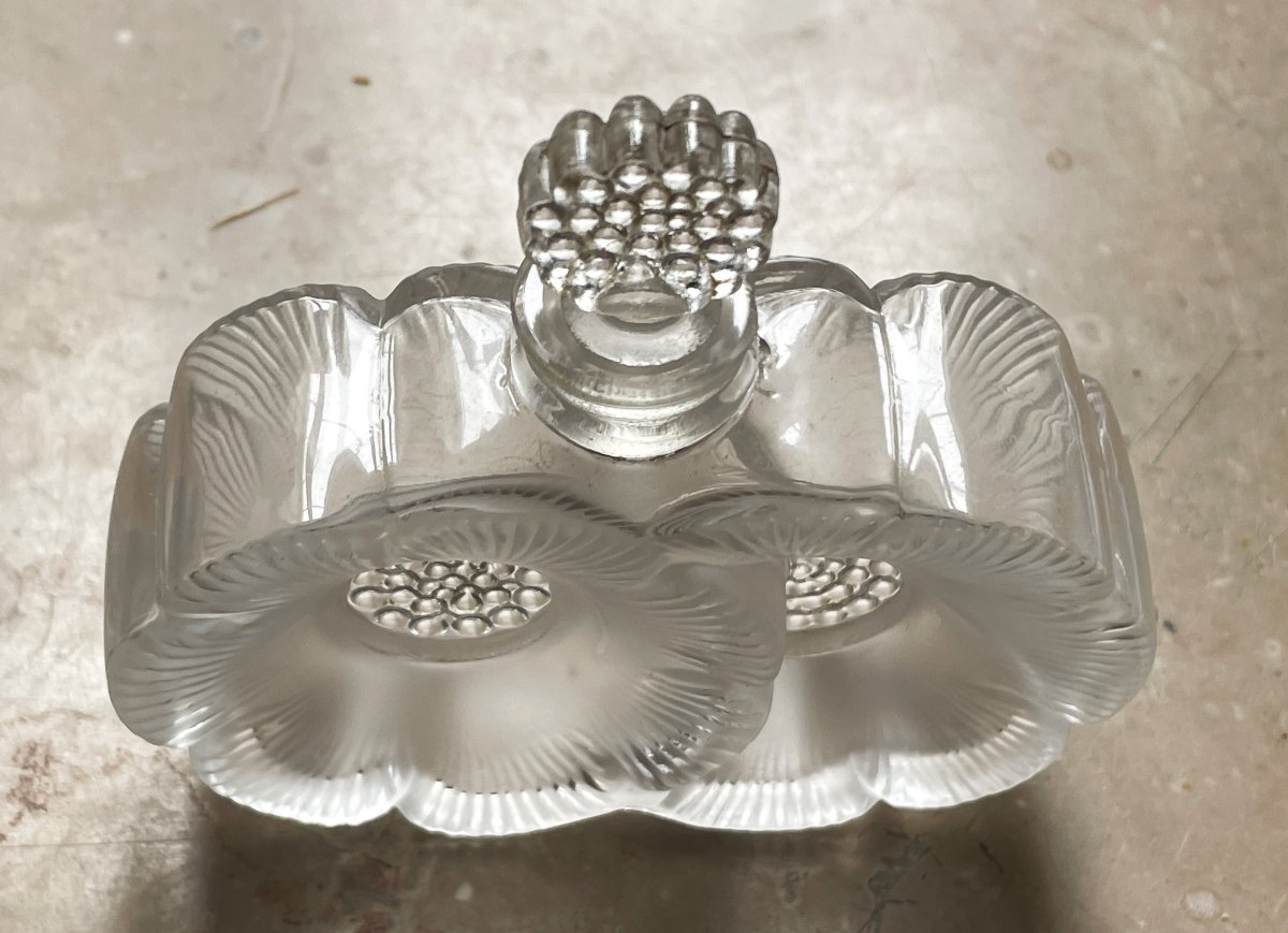 René Lalique flacon à parfum deux fleurs, modèle d’époque-photo-3