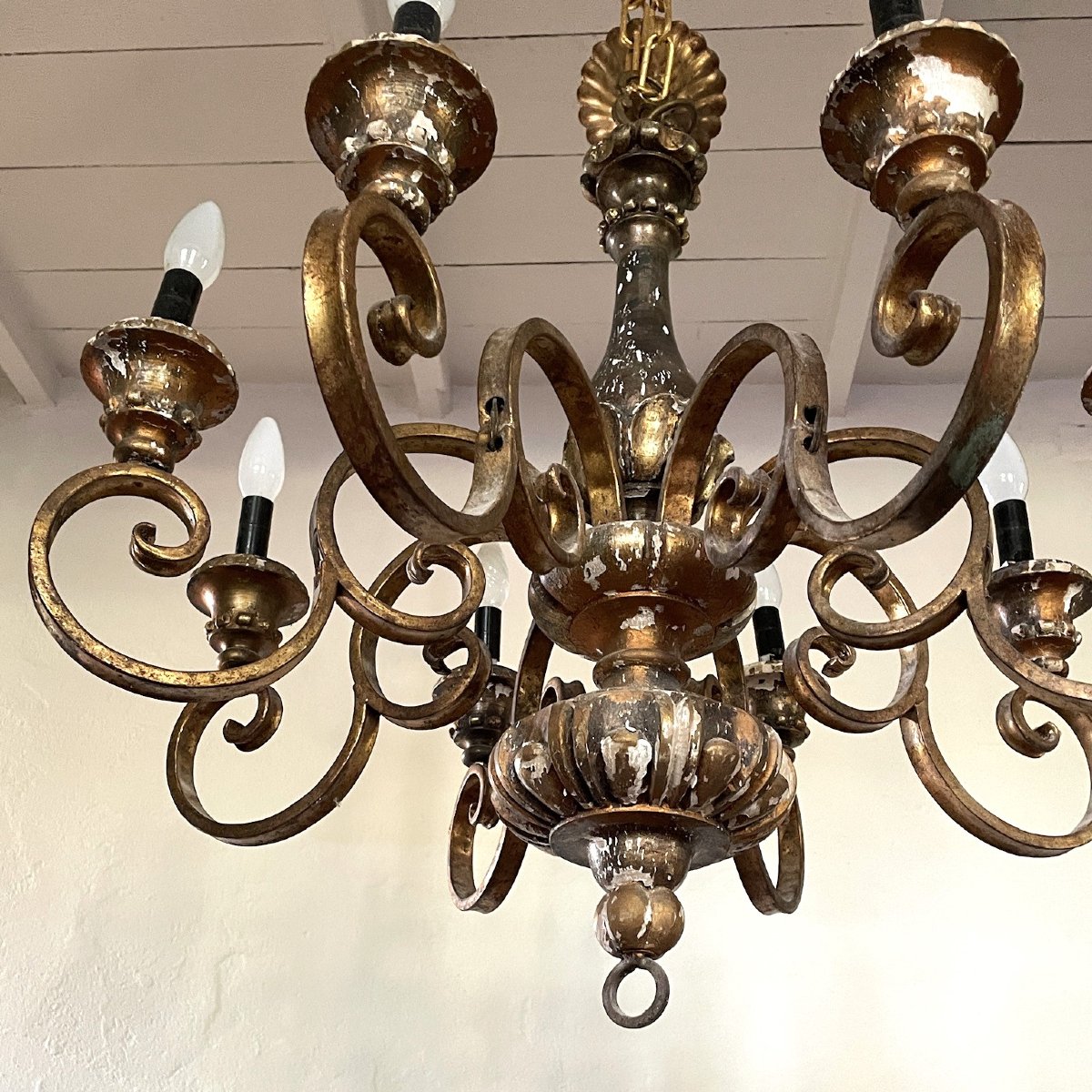 Large Eight-light Chandelier Made Of Painted Wood And Gilded Iron-photo-4
