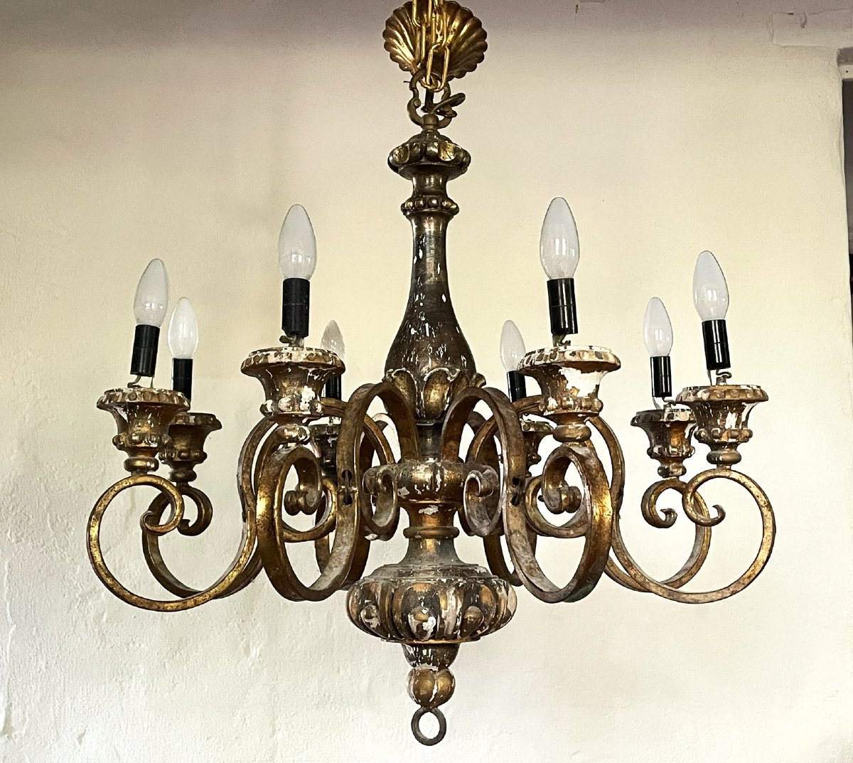 Large Eight-light Chandelier Made Of Painted Wood And Gilded Iron