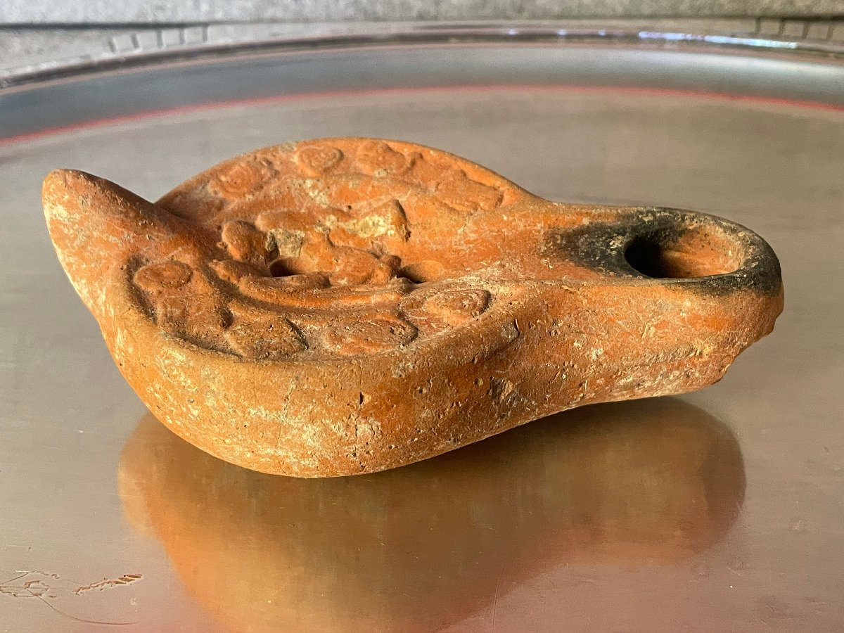 Lampe à huile en terre cuite orangée, Empire romain "Carthage" époque byzantine-photo-1