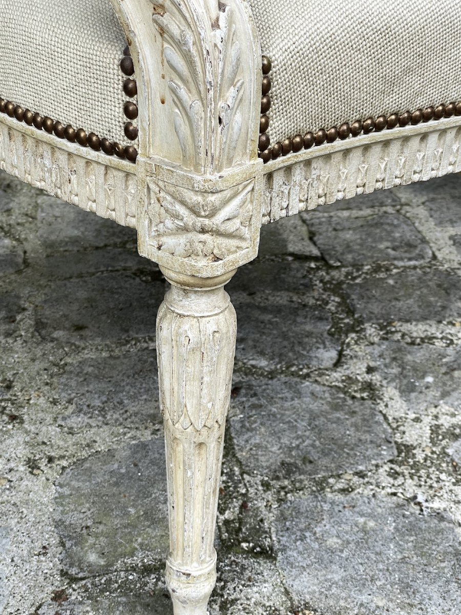 Suite de 4 larges fauteuils médaillon de style Louis XVI en bois sculpté garnis de tapisseries-photo-5