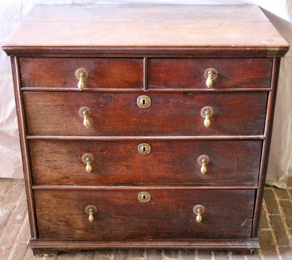 Small English Dresser From The 18th Century In Solid Oak Dressers