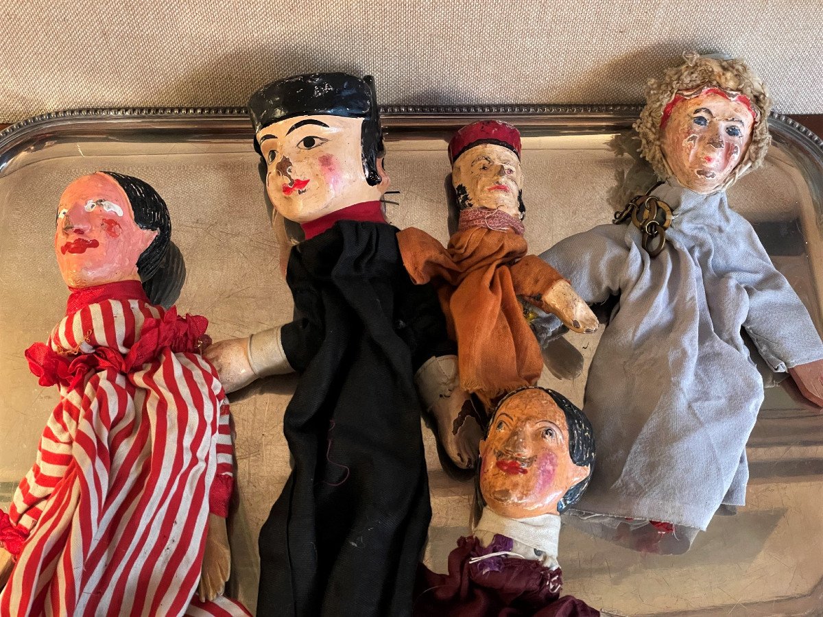 Cinq marionnettes de petit théâtre de Guignol