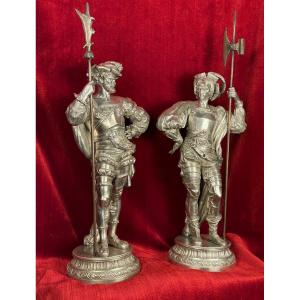 Deux Hallebardiers ou lansquenets, soldat  portant la hallebarde au Moyen-Âge, métal ar