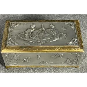 Coffret du parfum MAR DEL PLATA en métal doré et argent, signé DELETTREZ en 1910.