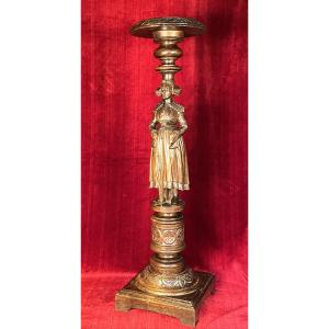 Sellette en bois sculpté : bretonne au parapluie Pont Aven – Bretagne fin XIXe