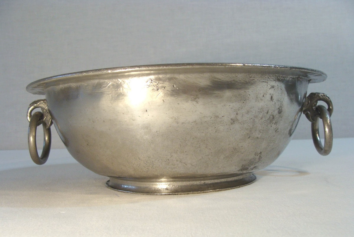 Plat creux en étain