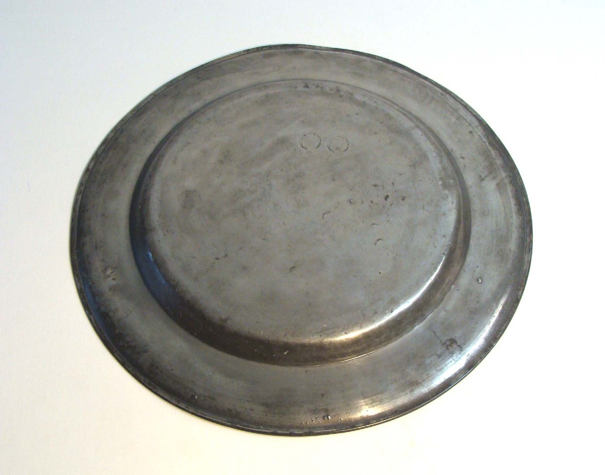 Plat en étain dit à "Venaison"-photo-4