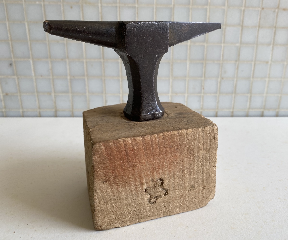Enclume d'orfèvre en fer forgé