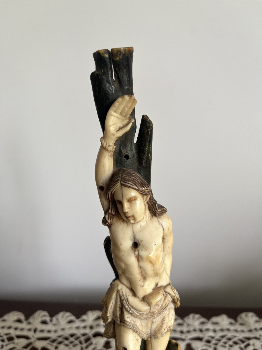 SAINT SEBASTIEN EN IVOIRE SCULPTE EN RONDE-BOSSE, GOA XVIIEME SIECLE.-photo-2