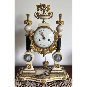 Superb “portico” Clock From The Louis XVI Period In White And Black Marble, 18th Century.