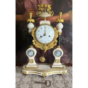 "portico" Clock In Gilded Bronze, White And Black Marble From The Louis XVI Period, 18th Century.