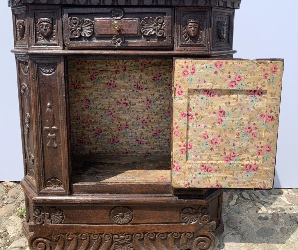 Armoire En Noyer Sculpté. Frioul, XVIIe Siècle.-photo-4