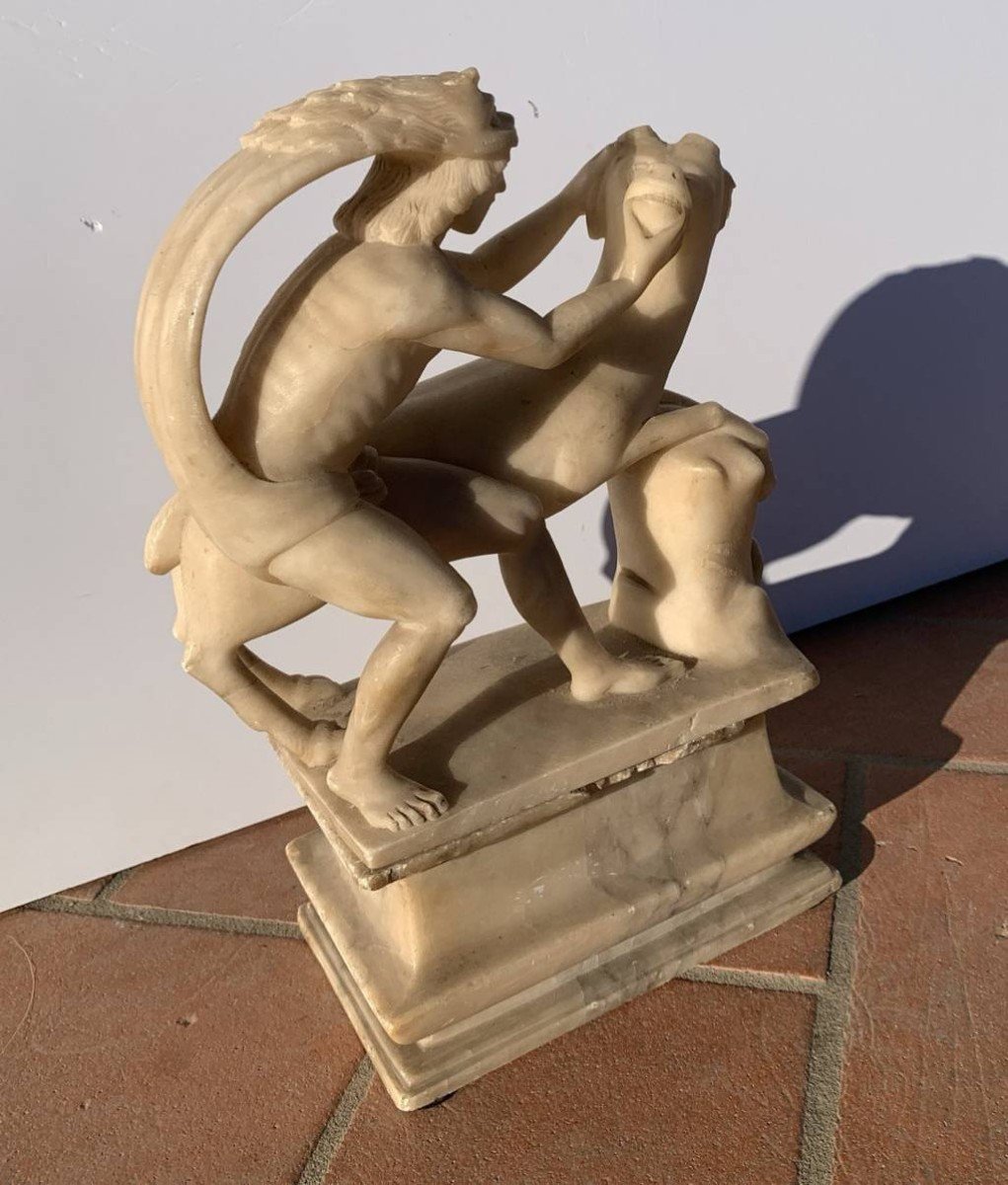Sculpture en albâtre sculpté - Hercule et le taureau crétois. Rome, XVIIe siècle.-photo-4