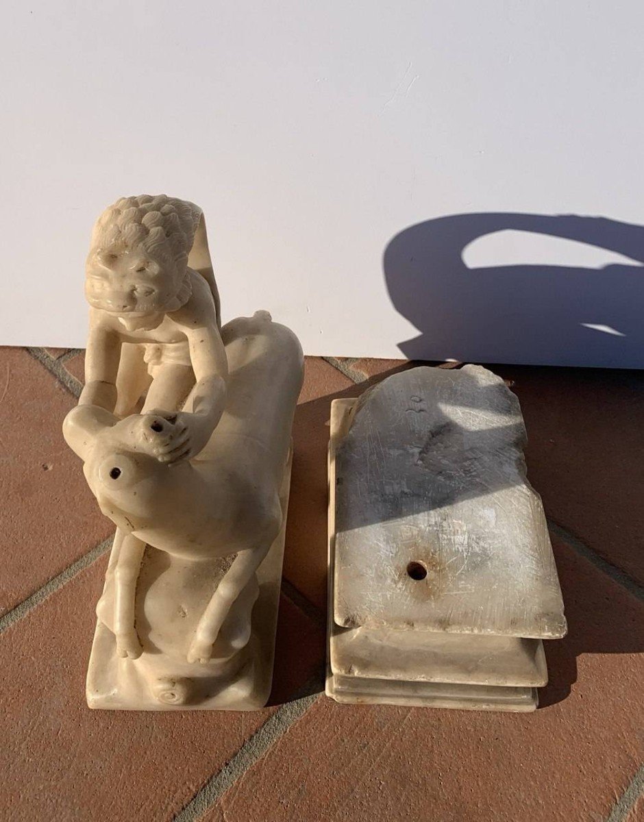 Sculpture en albâtre sculpté - Hercule et le taureau crétois. Rome, XVIIe siècle.-photo-1