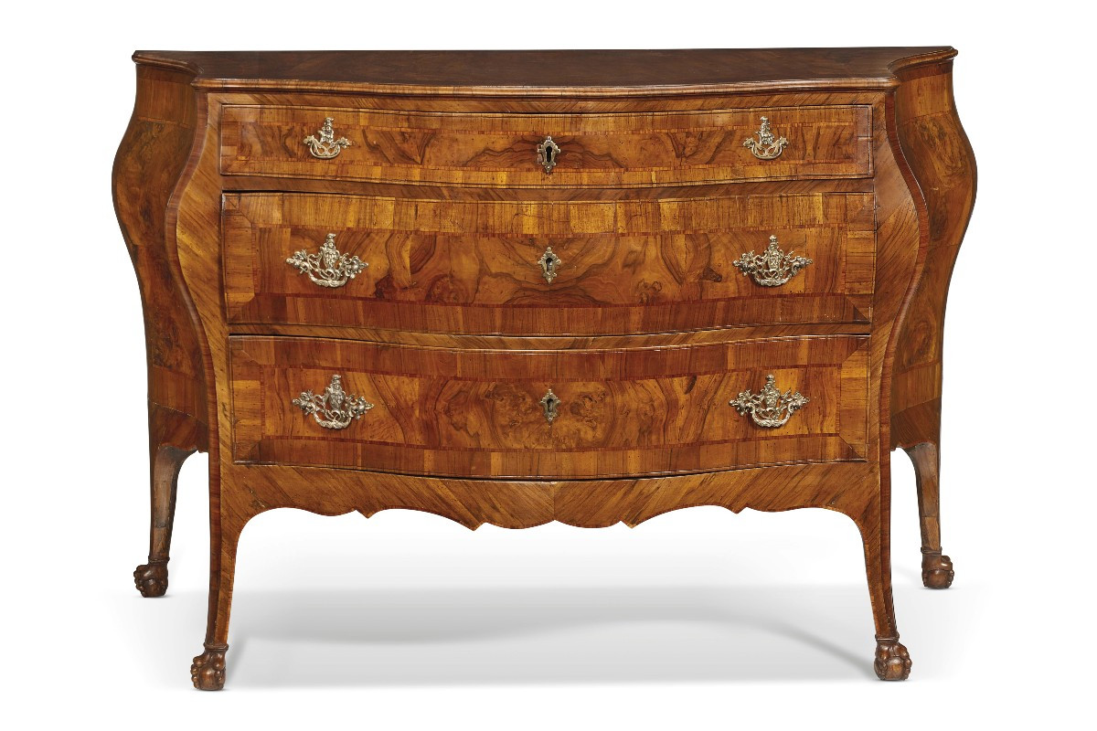 Curved Chest Of Drawers Veneered In Walnut And Walnut Root. Veneto, 18th Century.-photo-2