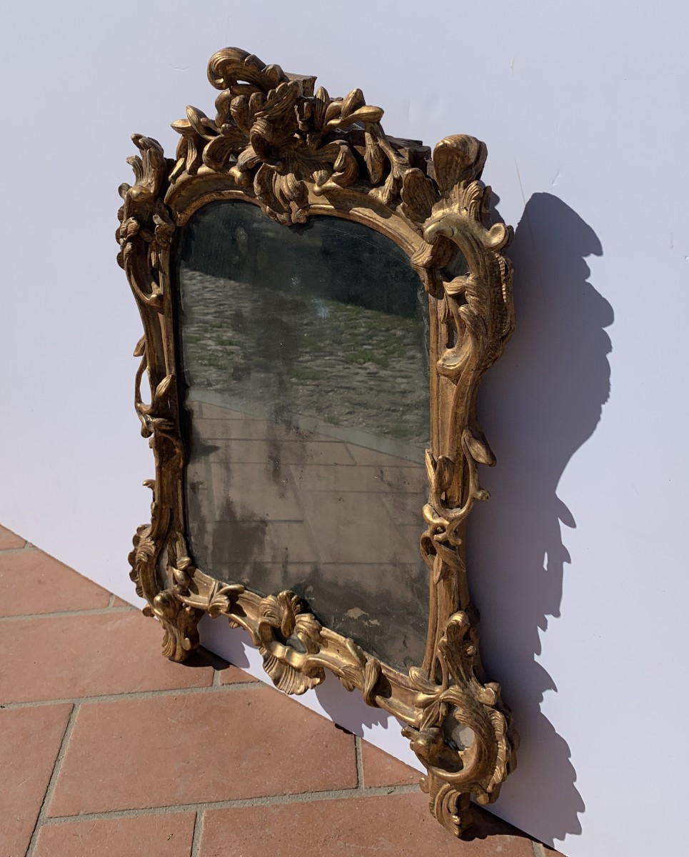 Miroir en bois sculpté et doré. Venise, XVIIIe siècle.-photo-4