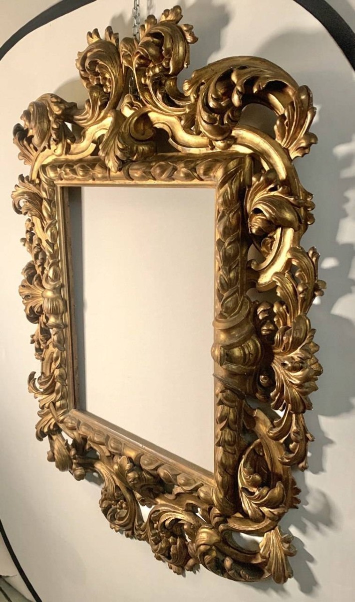 Grand cadre de style baroque en bois sculpté et doré. Bologne, fin du XIXe siècle.-photo-1