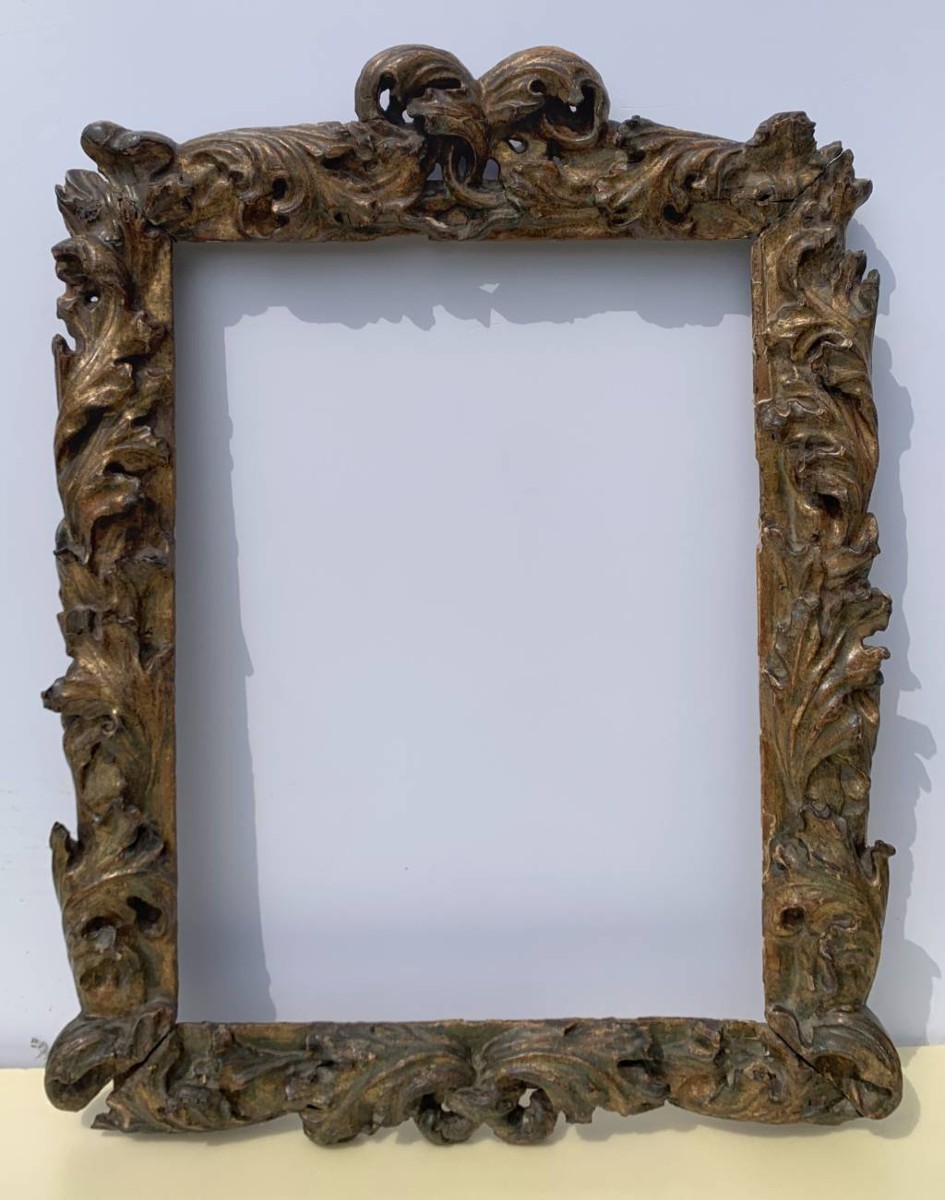 Cadre baroque en bois sculpté et laqué. Italie centrale, XVIIe siècle.-photo-1