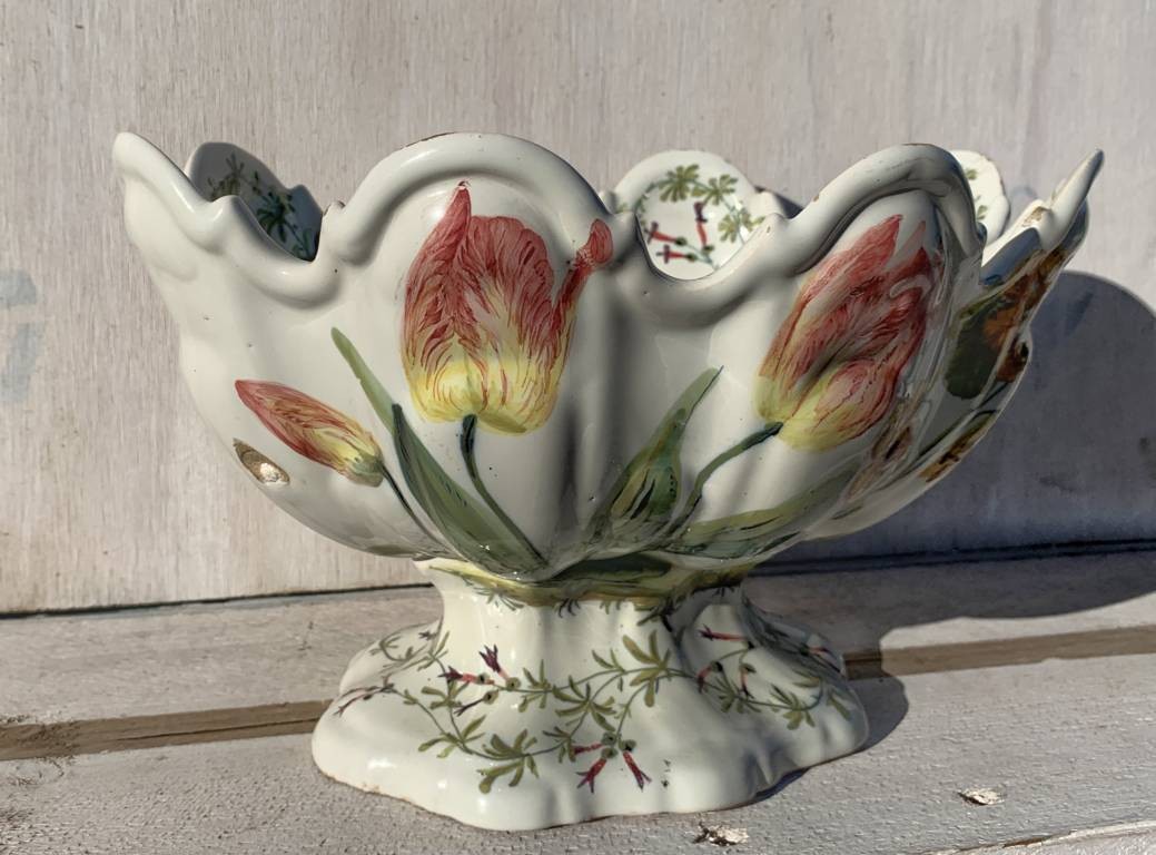 Coupe de centre de table en majolique polychrome. Bassano, XIXe siècle.-photo-3