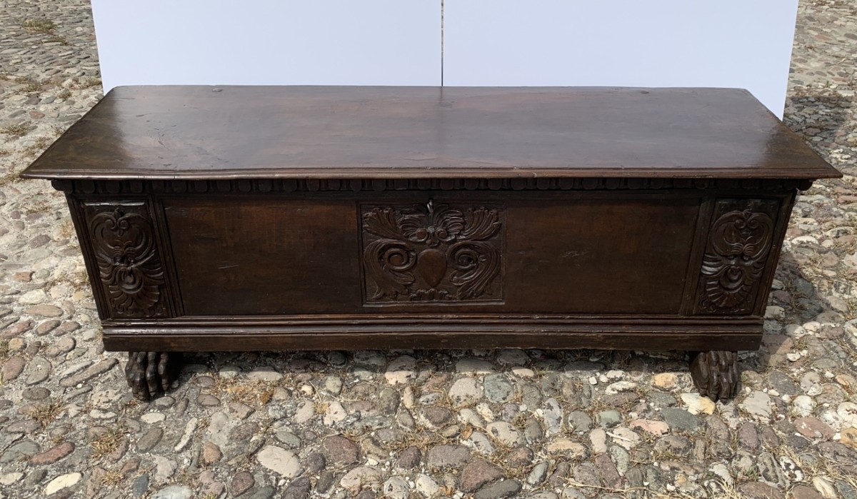 Carved Walnut Chest. Italy, 17th Century.-photo-4