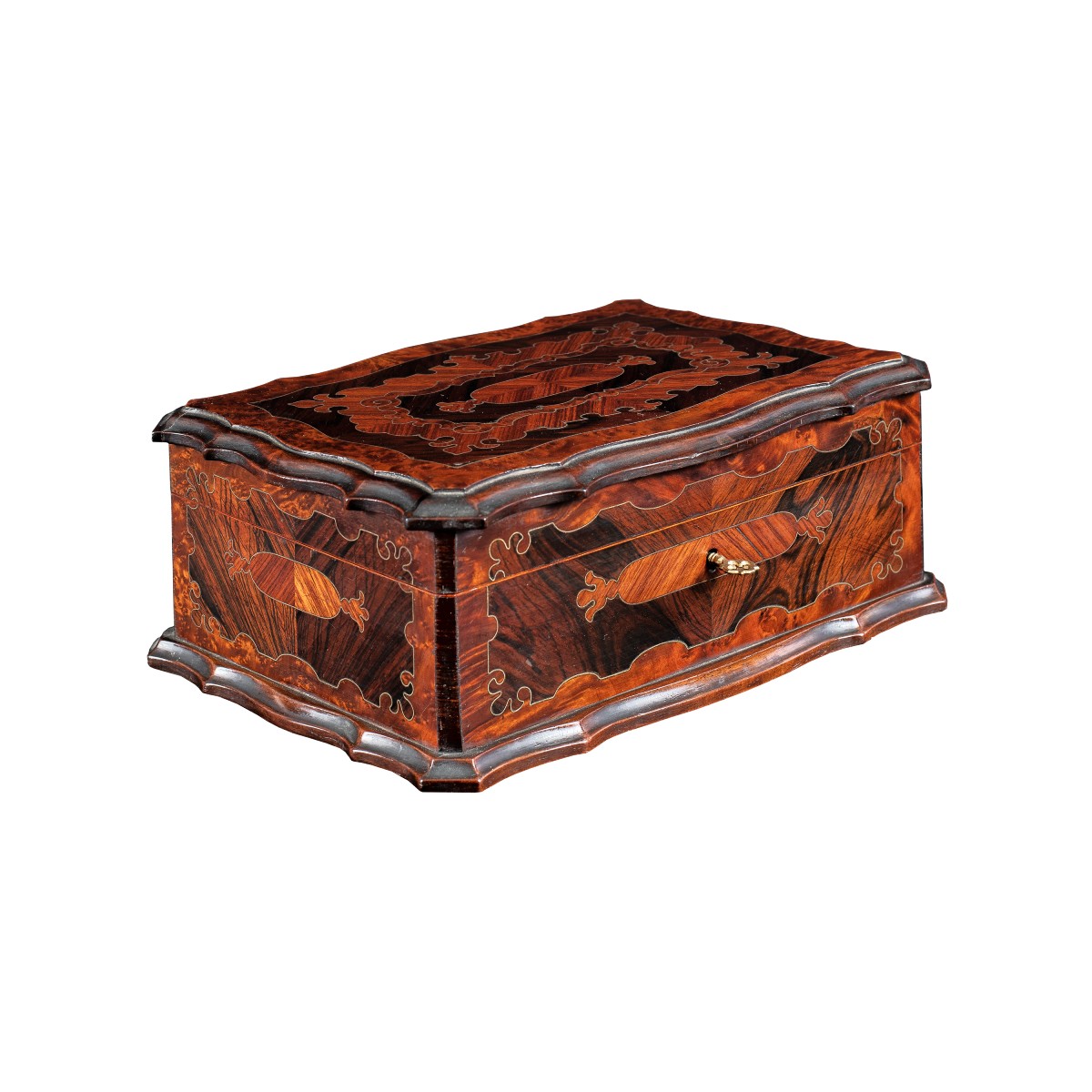 Coffret en bois sculpté et plaqué. Italie, début du XXe siècle.-photo-2