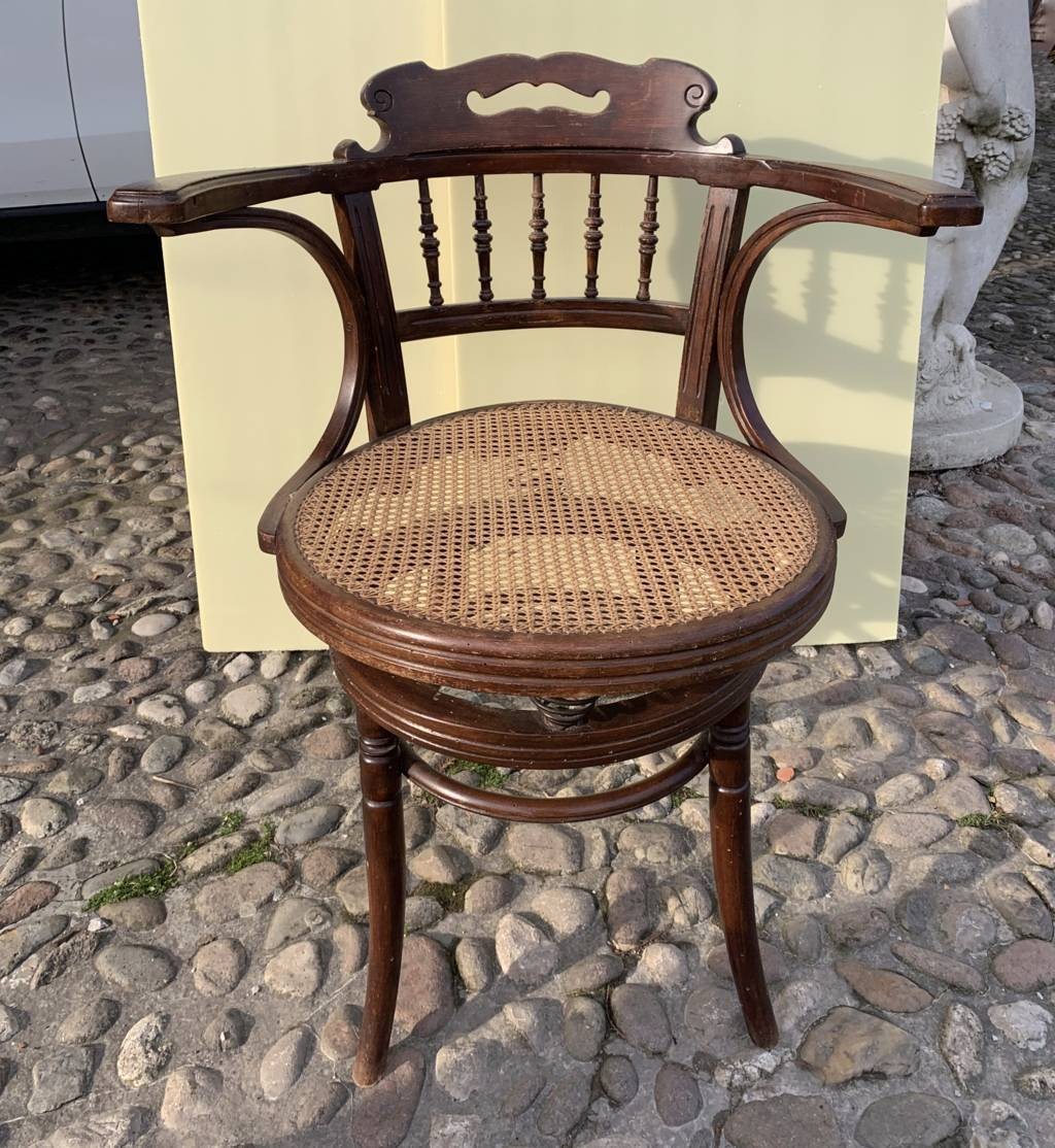 Chaise de bureau en bois sculpté. Probablement fabriquée par Thonet, Vienne, début du XX siècle-photo-3