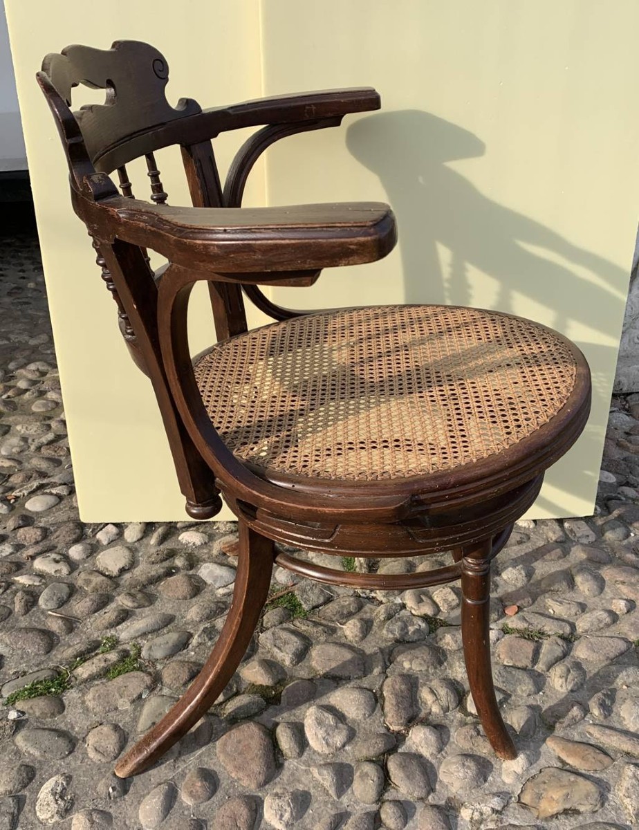 Chaise de bureau en bois sculpté. Probablement fabriquée par Thonet, Vienne, début du XX siècle-photo-1
