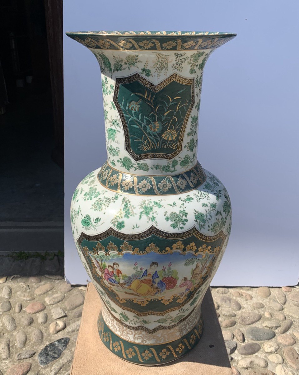 Painted Porcelain Centerpiece Vase. Canton, China, Early 20th Century.-photo-3