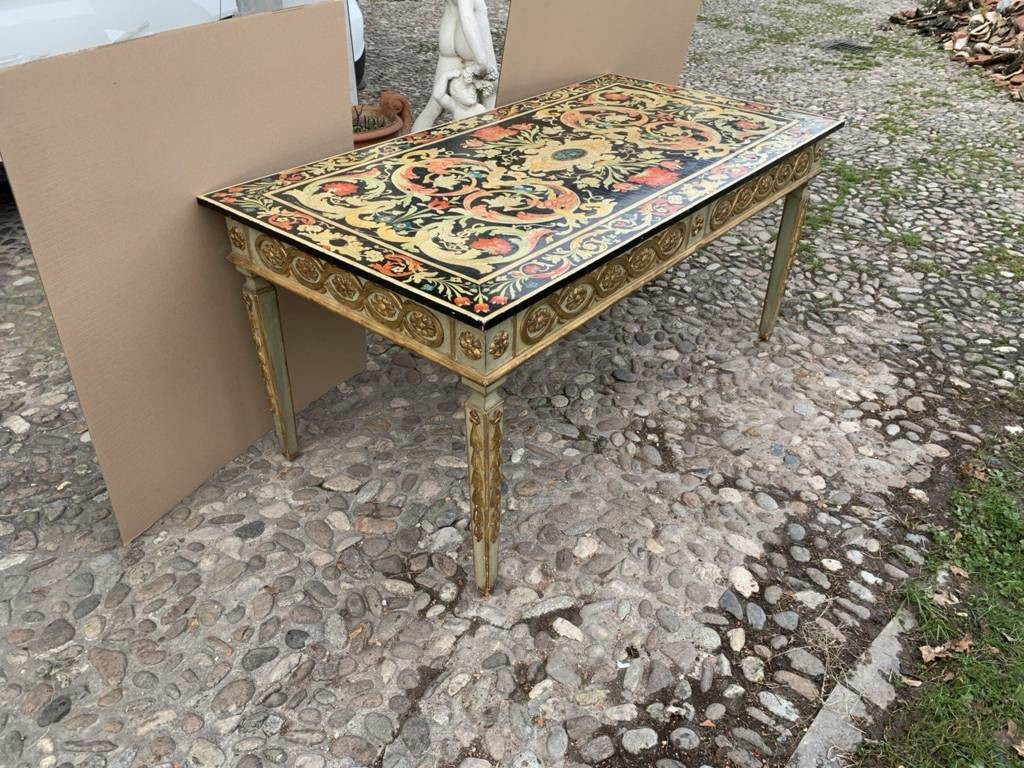 Grande table à écrire en bois sculpté et peint. Italie, XIXe-XXe siècles.-photo-4