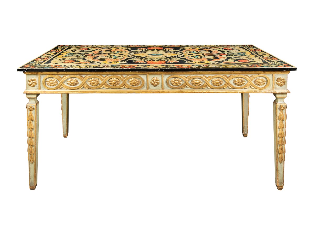 Grande table à écrire en bois sculpté et peint. Italie, XIXe-XXe siècles.
