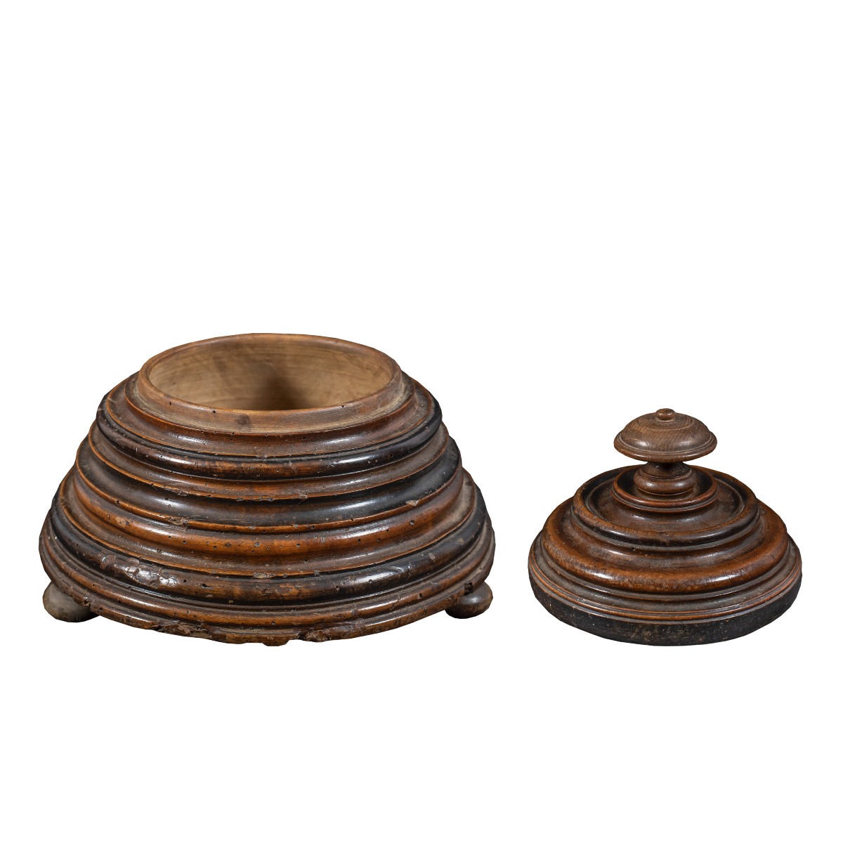 Finely Turned Wooden Box. East India Company, 17th Century.-photo-2