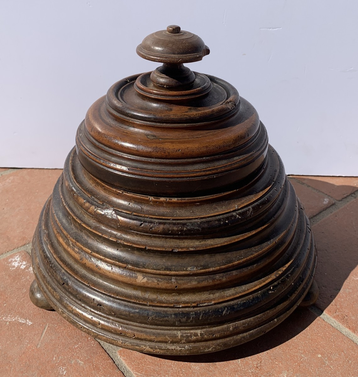 Finely Turned Wooden Box. East India Company, 17th Century.-photo-3
