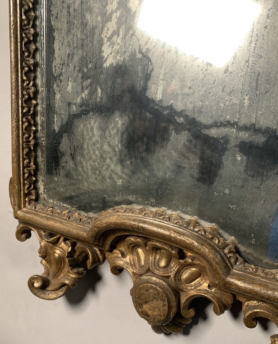Miroir en bois sculpté et doré. Italie du Nord, XVIIIe siècle.-photo-1