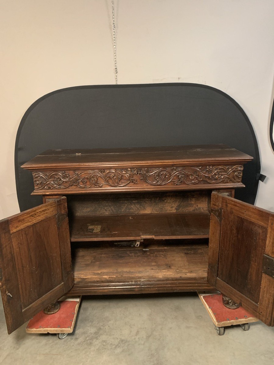 Buffet en bois sculpté. Italie, XVIIe siècle.-photo-2