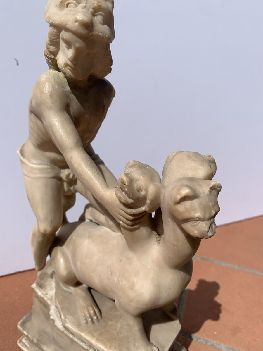 Sculpture en albâtre - Hercule et Cerbère. Rome, XVIIe siècle.-photo-1