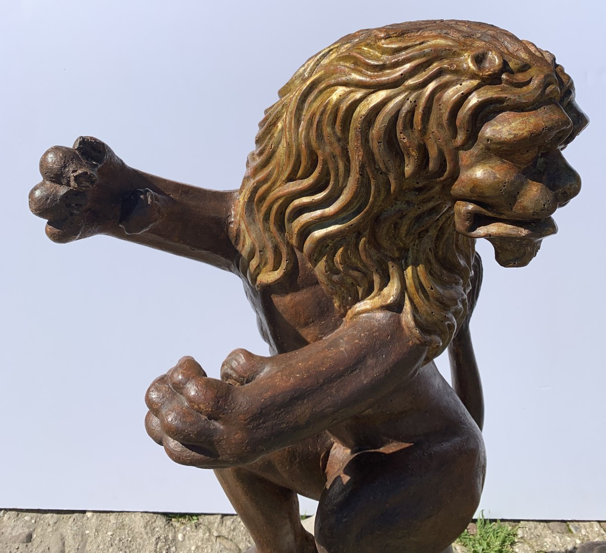 Paire de sculptures en bois sculpté, doré et peint – Lions porte-étendard. Venise, fin du XVIe -photo-4