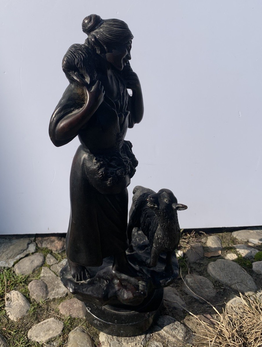 Bronze Sculpture - Shepherdess With Sheep. Italy, Late 19th Century.-photo-1