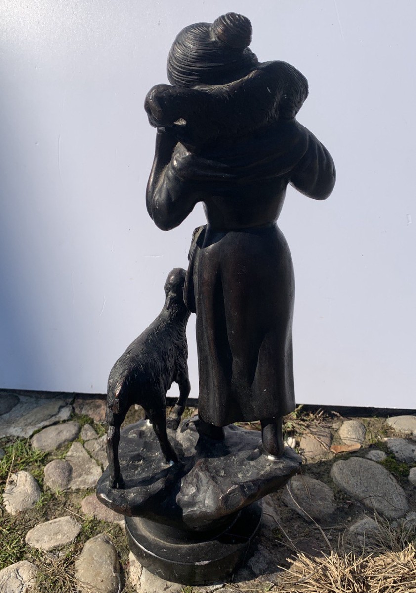 Bronze Sculpture - Shepherdess With Sheep. Italy, Late 19th Century.-photo-2