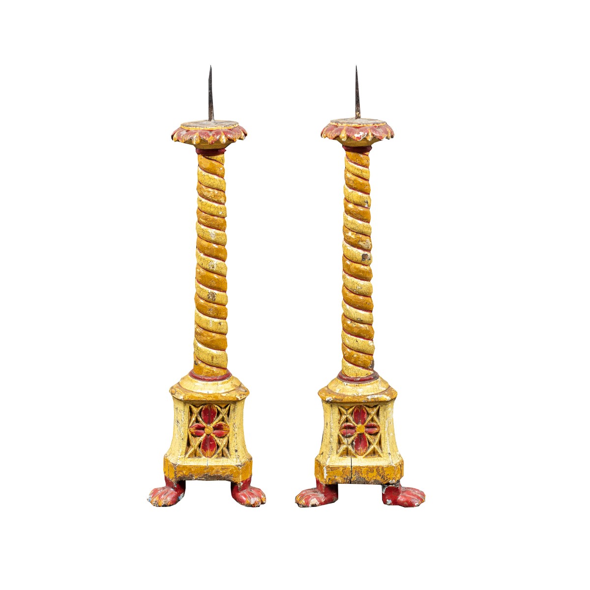 Paire de chandeliers en bois laqué et peint. Venise, XVIIIe/XIXe siècle.