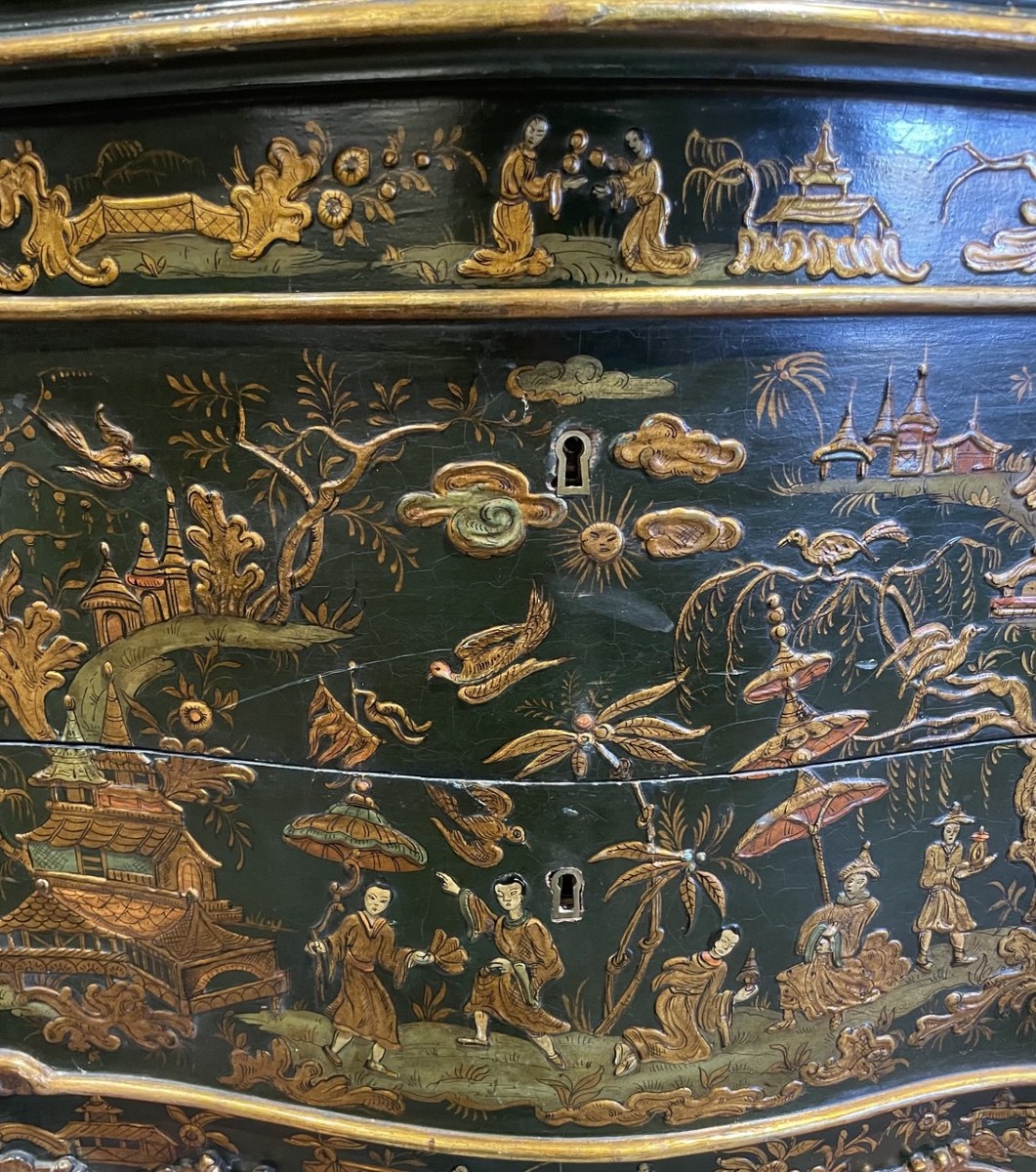Commode en bois laqué et peint, ornée d'appliques dorées de style chinois. Venise, XIX.-photo-3