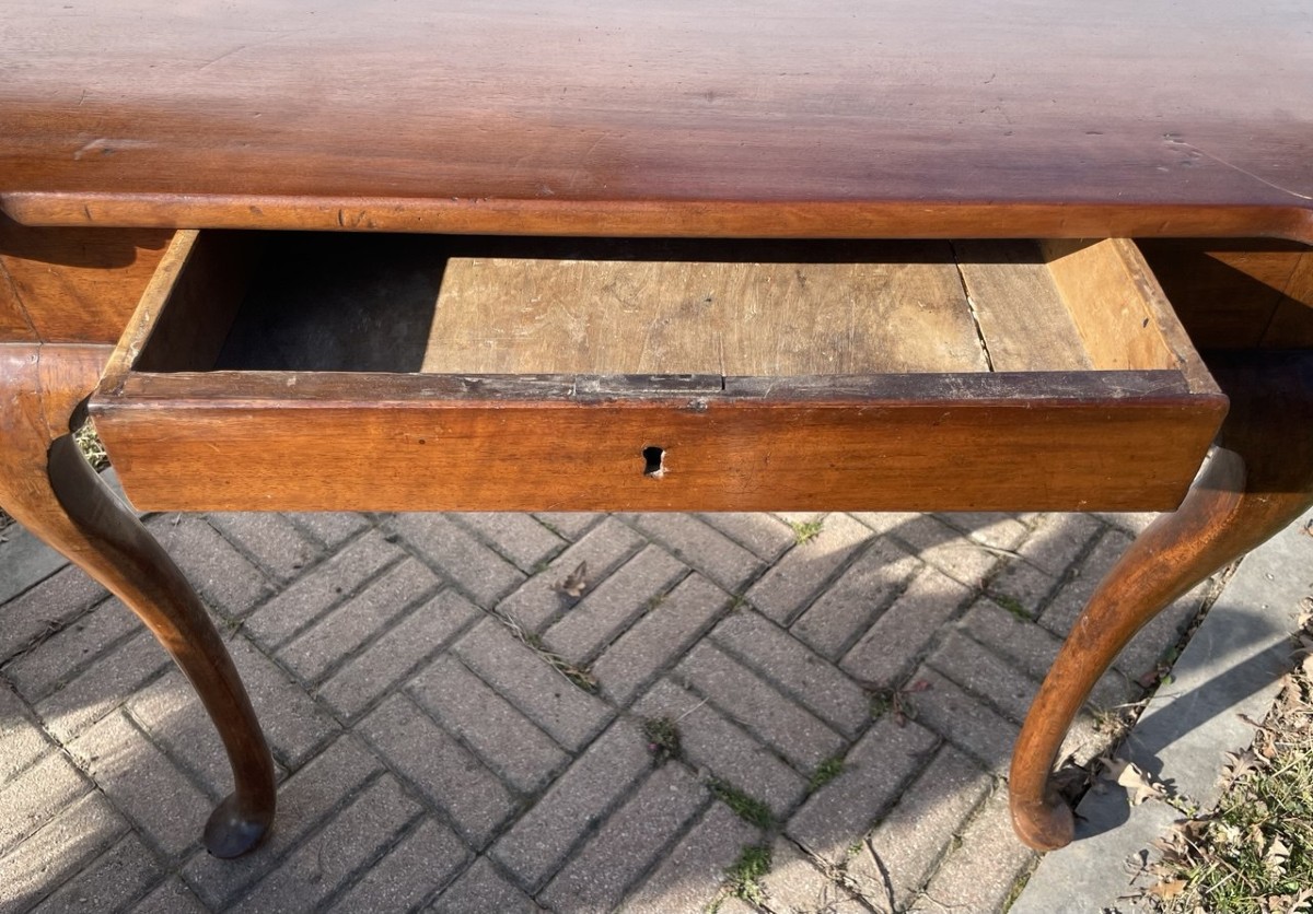 Walnut Writing Table. Venice, 18th Century.-photo-4