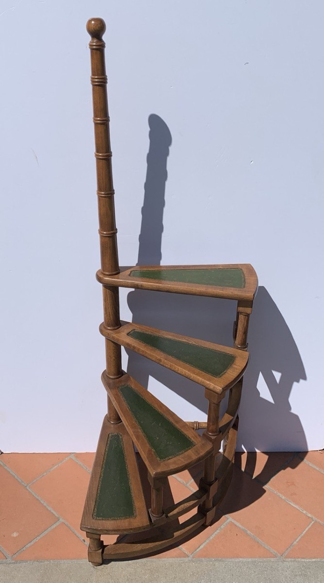 Échelle de bibliothèque à quatre marches. Italie, XIXe siècle.-photo-4