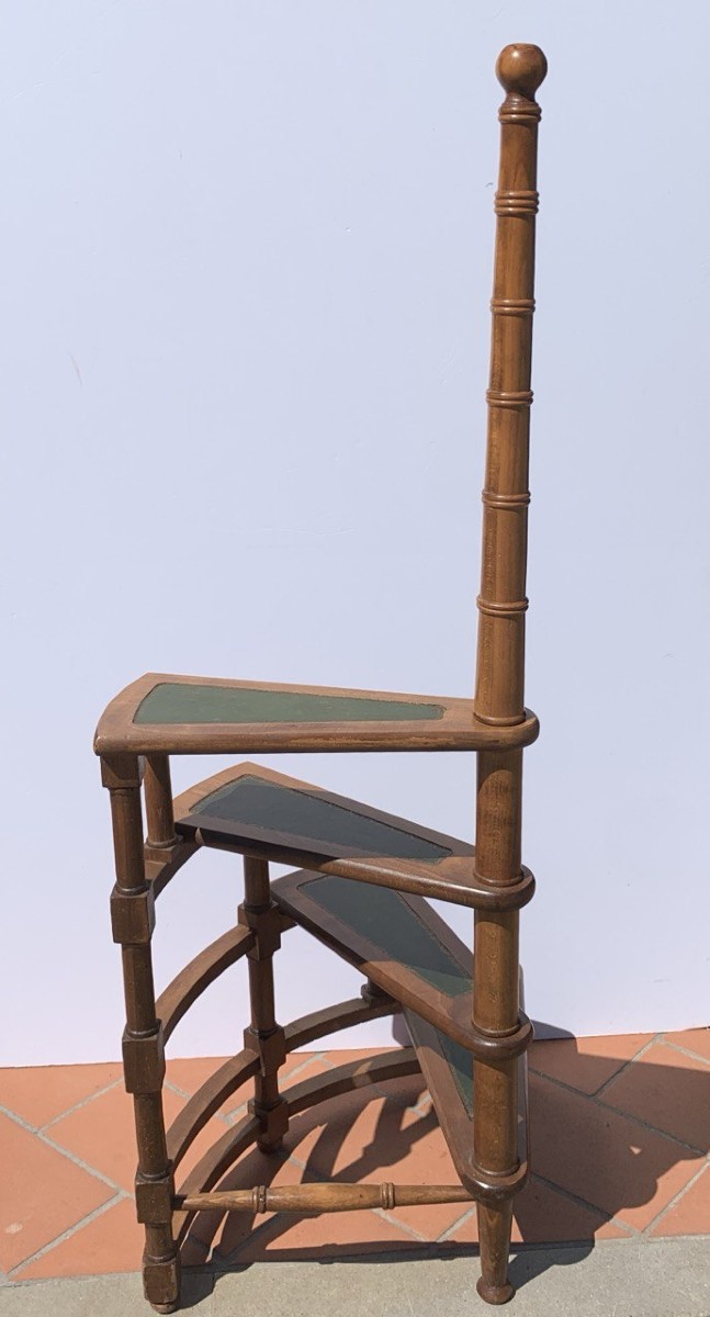 Échelle de bibliothèque à quatre marches. Italie, XIXe siècle.-photo-1