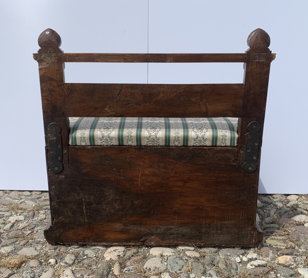 Banc en bois sculpté. Italie, XVIIe siècle.-photo-2